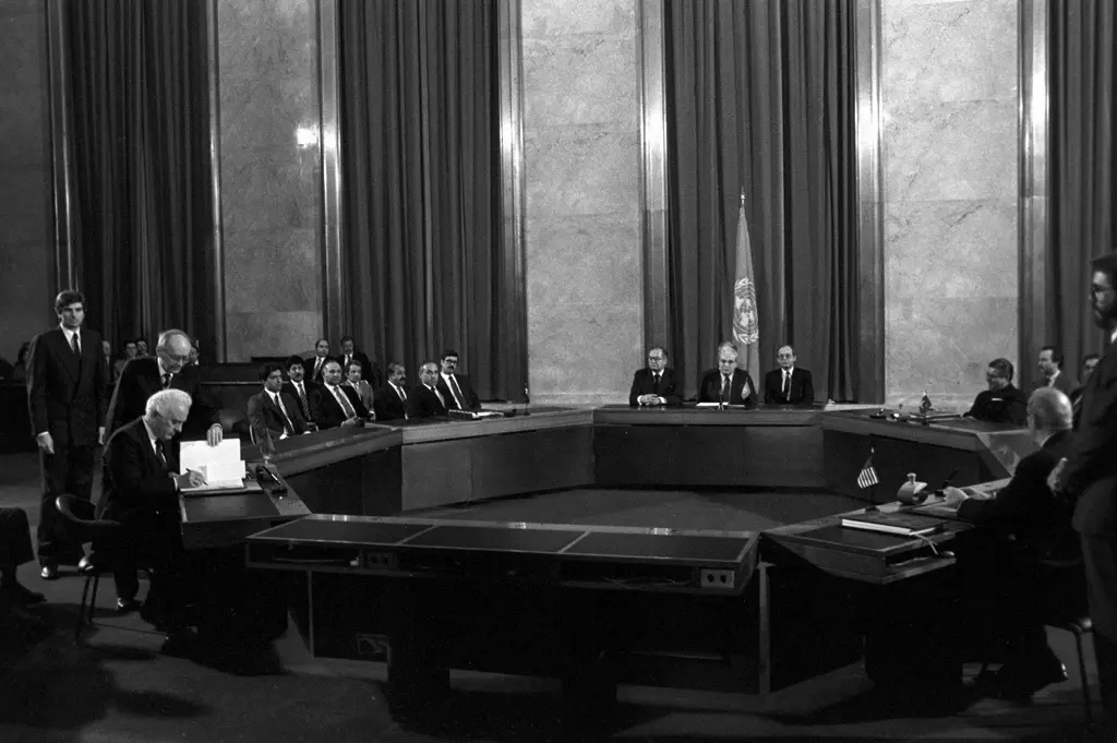 Kesepakatan Jenewa 1988.