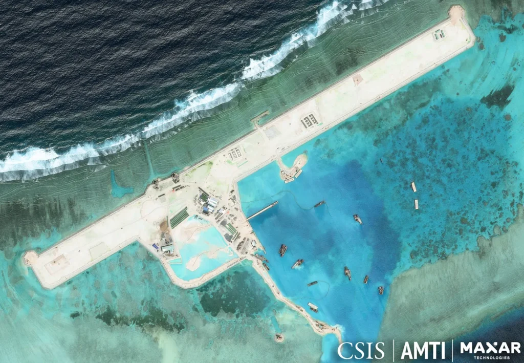 Tampilan satelit AMTI memperlihatkan Vietnam pertahanan di pulau reklamasinya