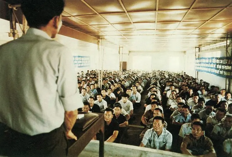 Kamp edukasi ulang vietnam.