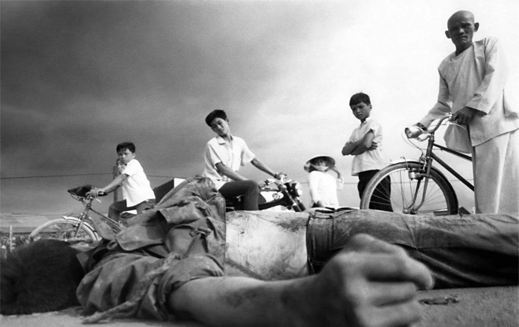 Jumlah korban perang vietnam diperkirakan mencapai 3 juta korban jiwa.